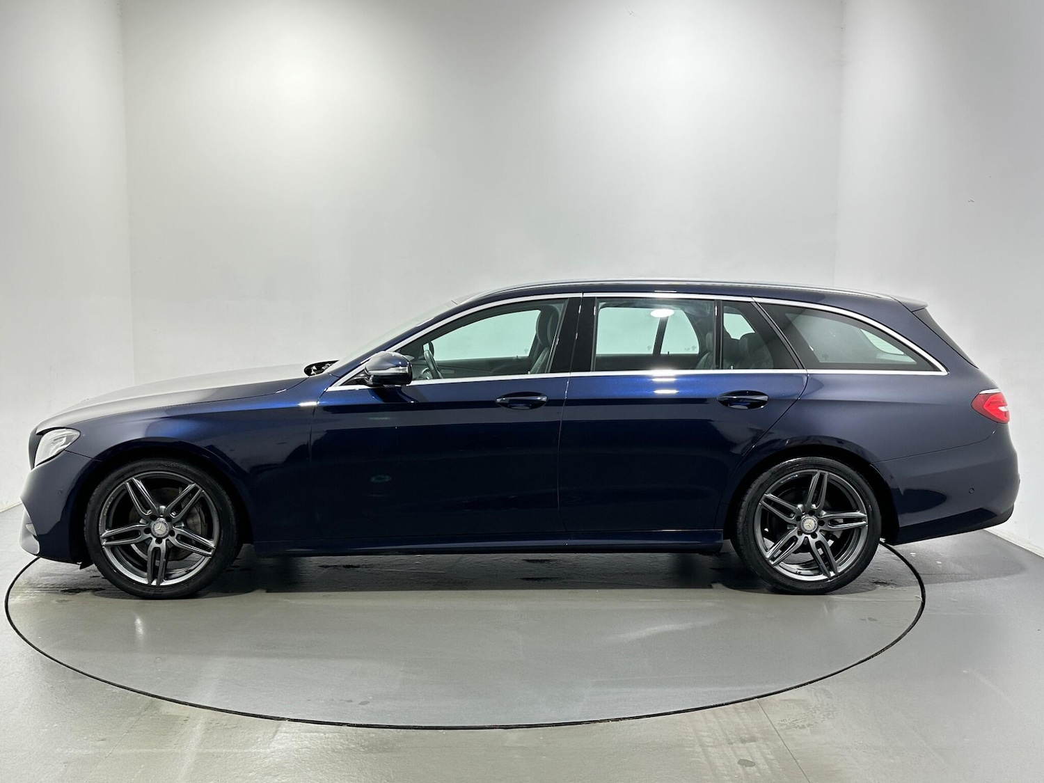 Used Mercedes-Benz E Class 2017 for sale - 77550190: Photo 5