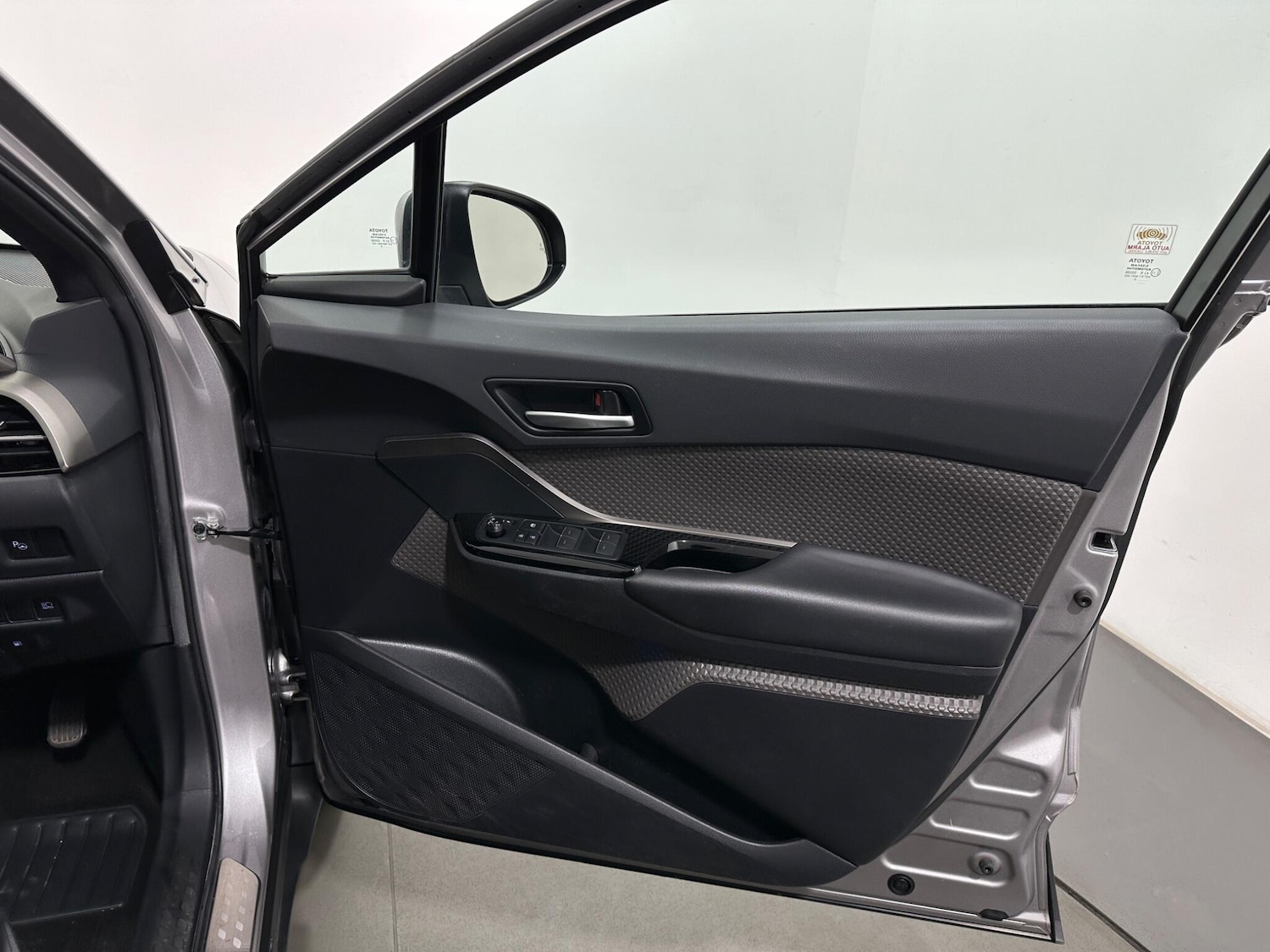 Used Toyota C-HR 2021 for sale - 78047439: Photo 34