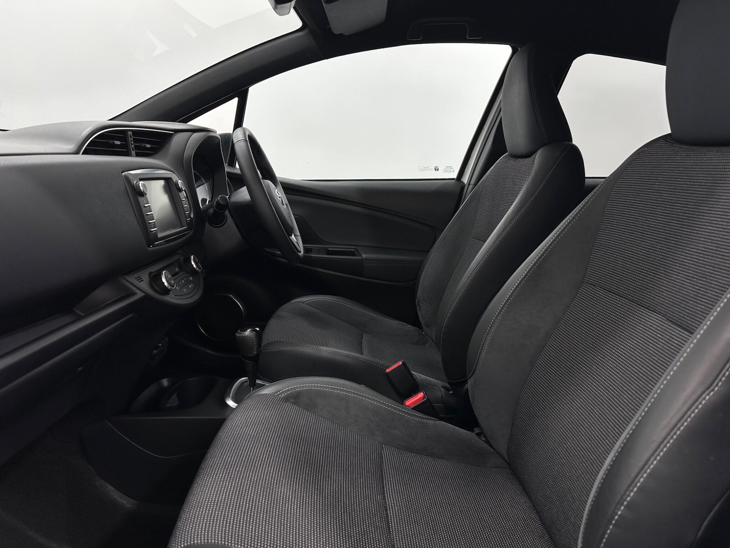 Used Toyota Yaris 2019 for sale - 77358486: Photo 33