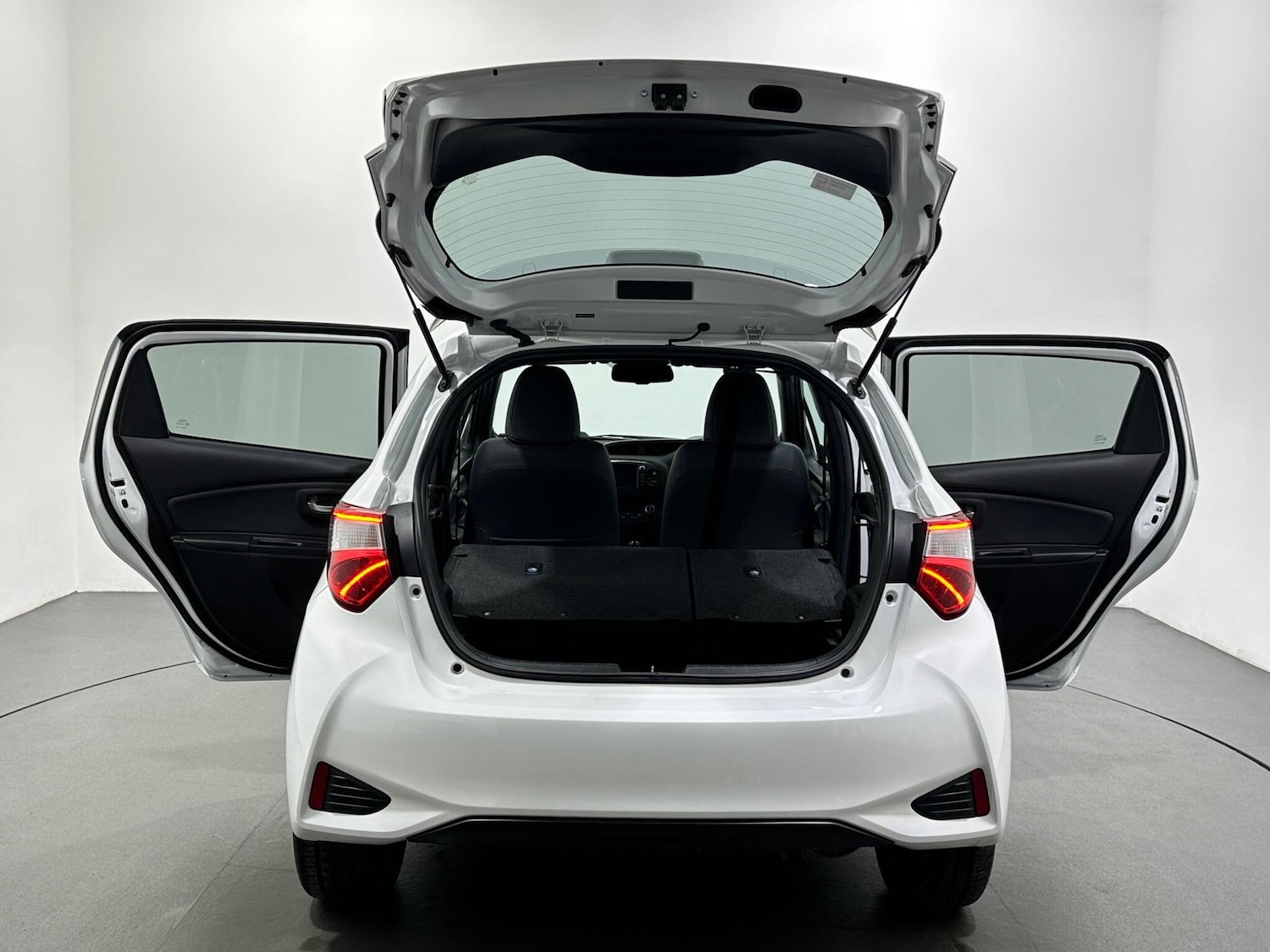 Used Toyota Yaris 2019 for sale - 77358486: Photo 38