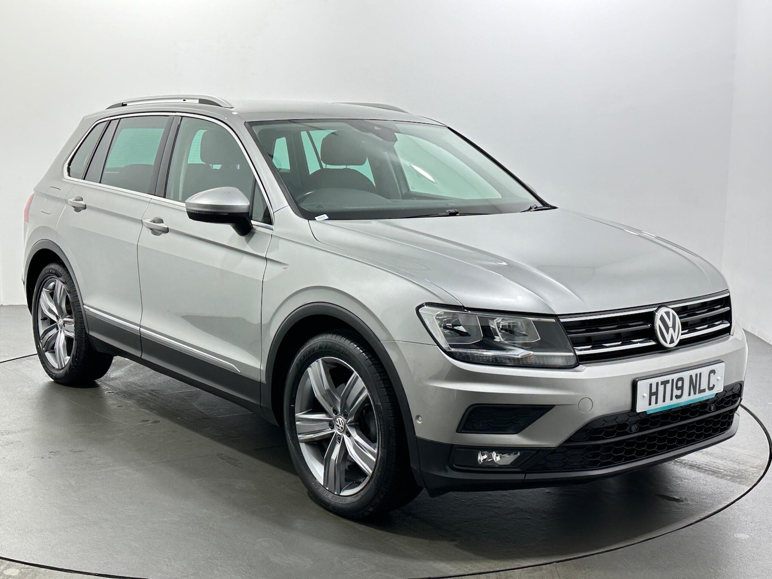 Used Volkswagen Tiguan 2019 for sale - 76878822: Photo 1