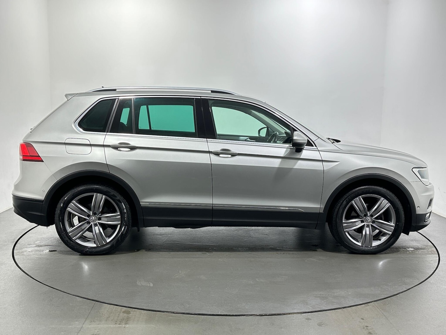Used Volkswagen Tiguan 2019 for sale - 76878822: Photo 9