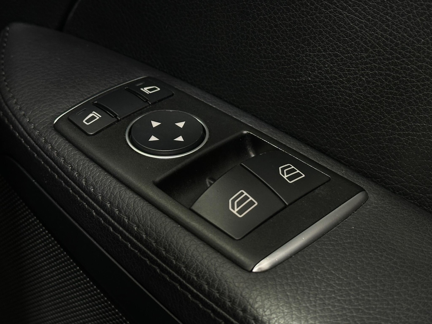 Used Mercedes-Benz SLC 2016 for sale - 76878445: Photo 17