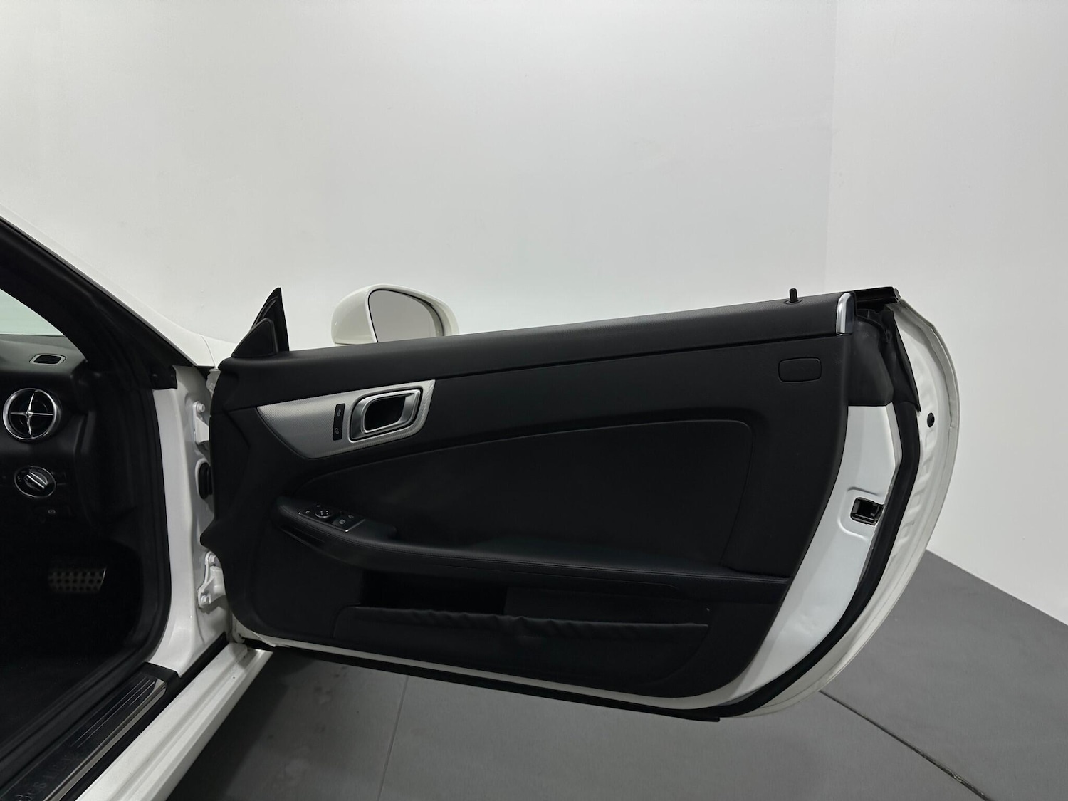 Used Mercedes-Benz SLC 2016 for sale - 76878445: Photo 32