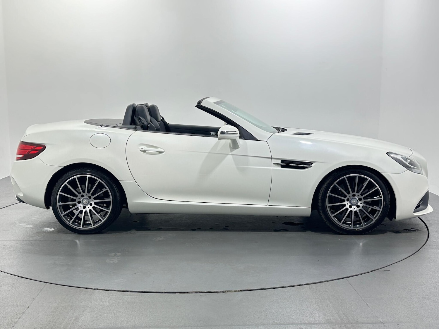Used Mercedes-Benz SLC 2016 for sale - 76878445: Photo 9