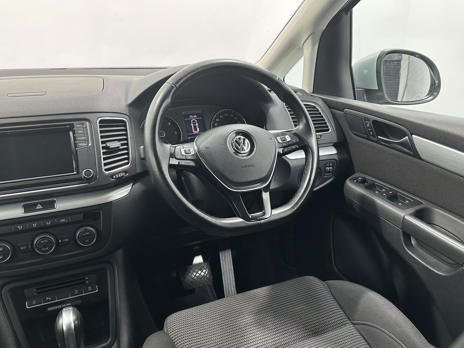 Used Volkswagen Sharan 2018 for sale - 76878537: Photo 11