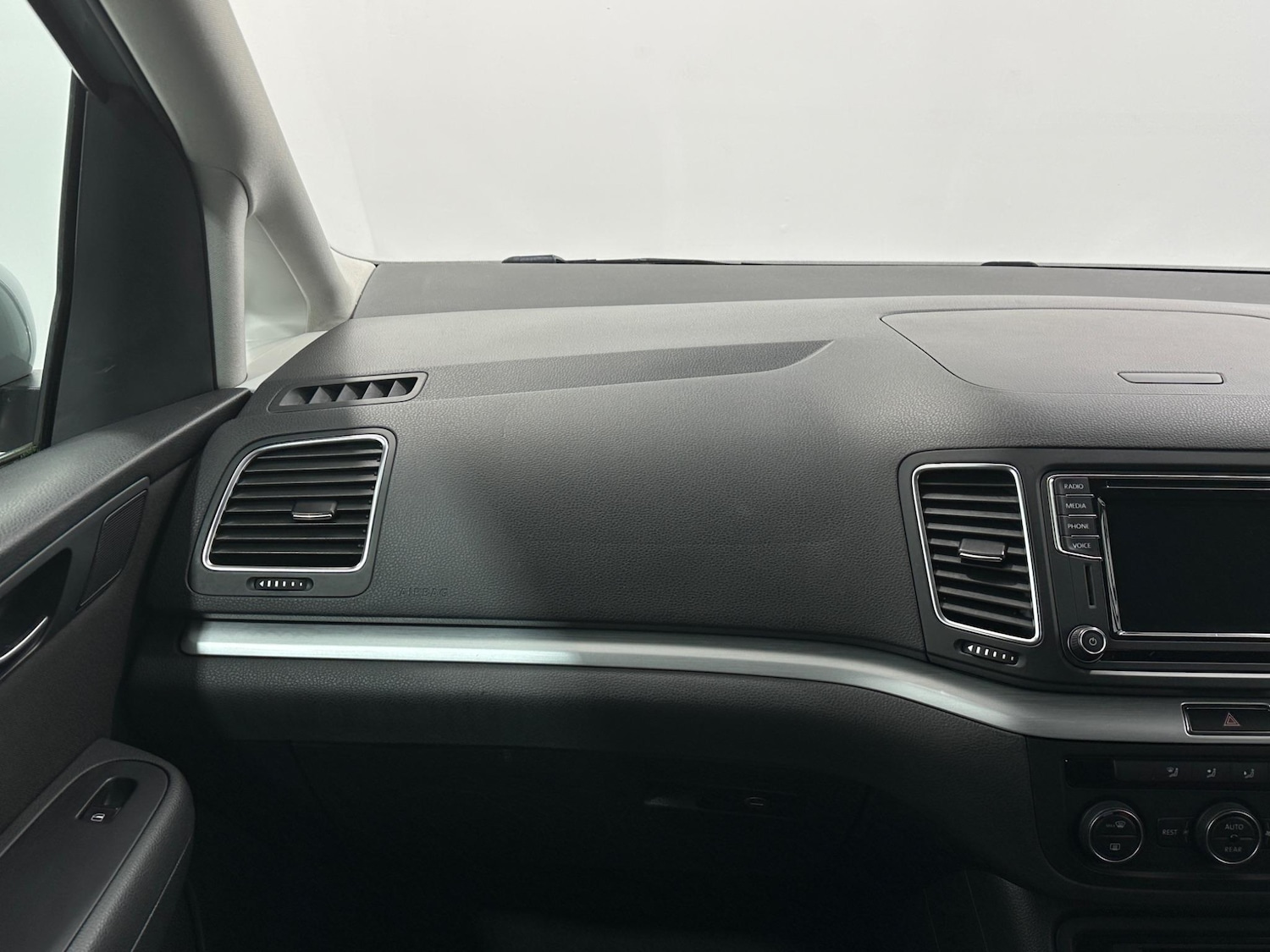 Used Volkswagen Sharan 2018 for sale - 76878537: Photo 28