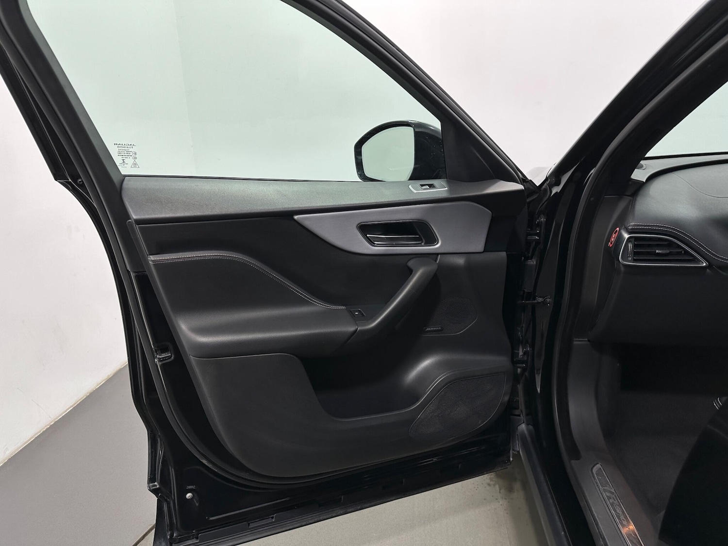 Used Jaguar F-Pace 2016 for sale - 78034534: Photo 40