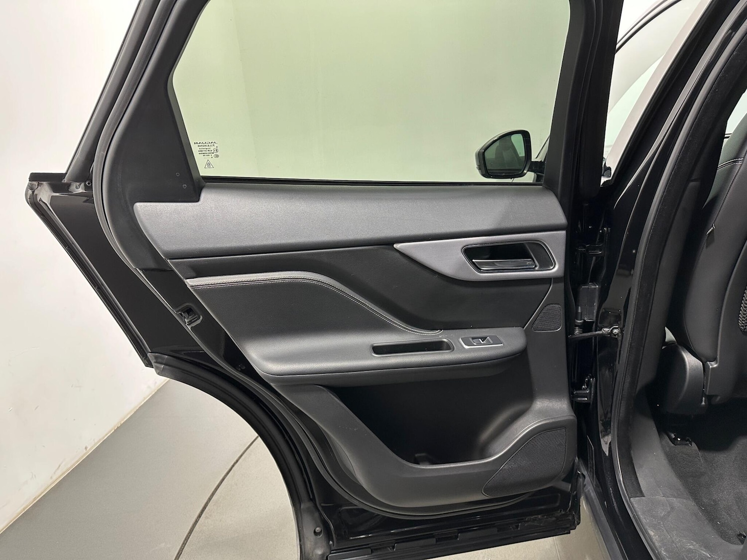 Used Jaguar F-Pace 2016 for sale - 78034534: Photo 44