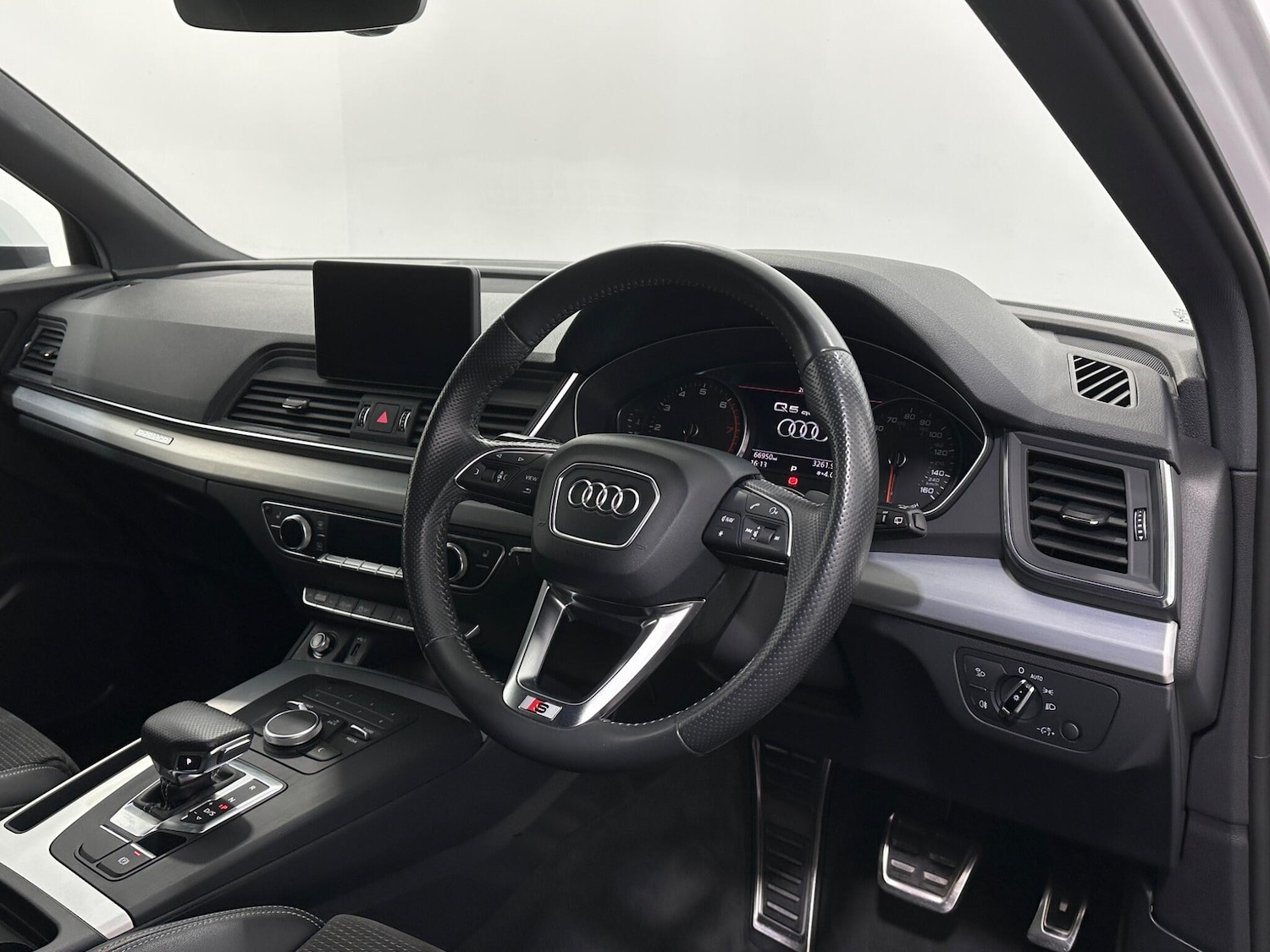 Used Audi Q5 2018 for sale - 76878668: Photo 10