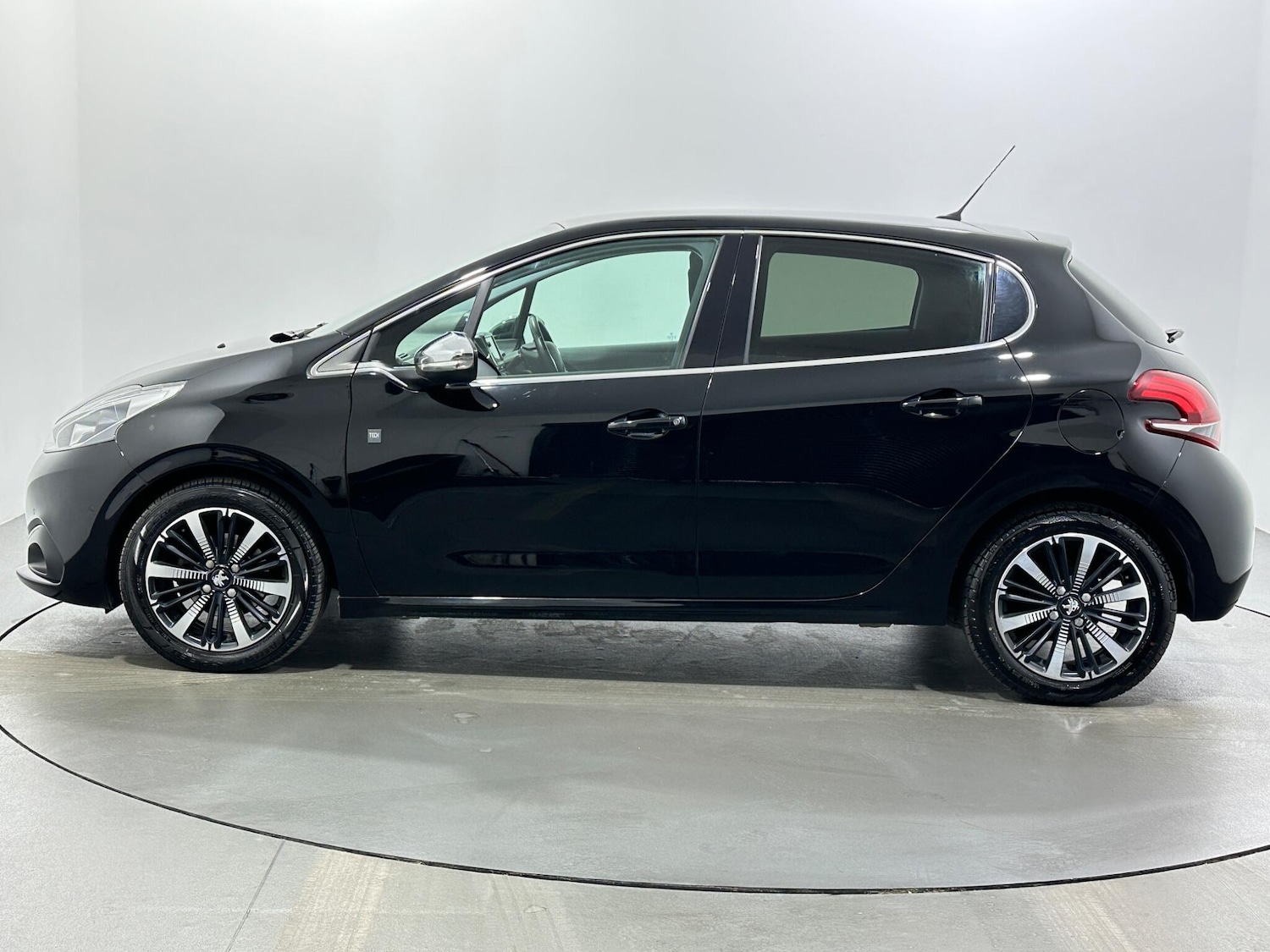 Used Peugeot 208 2018 for sale - 76878871: Photo 5