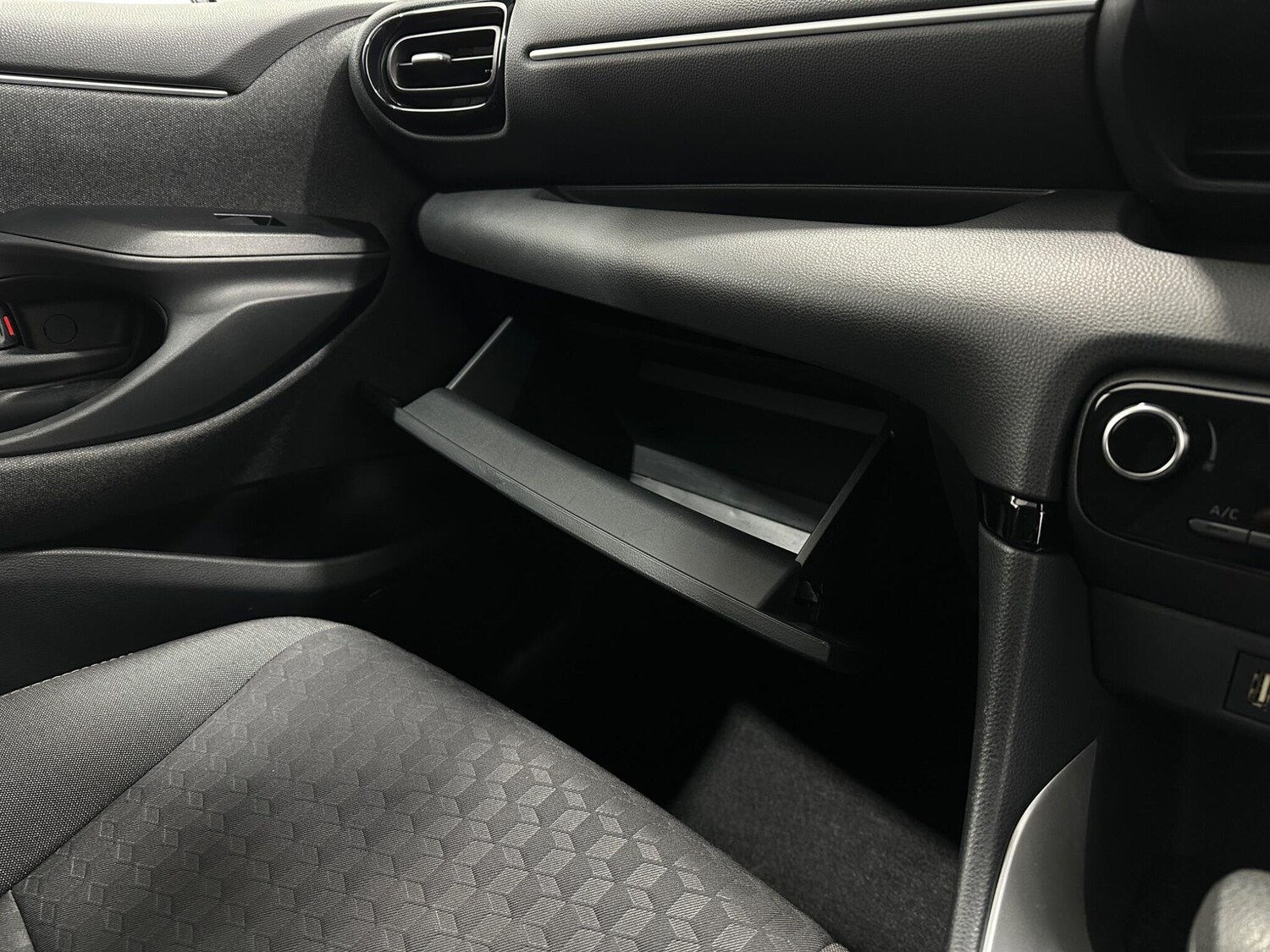 Used Toyota Yaris for sale - 77939968: Photo 24