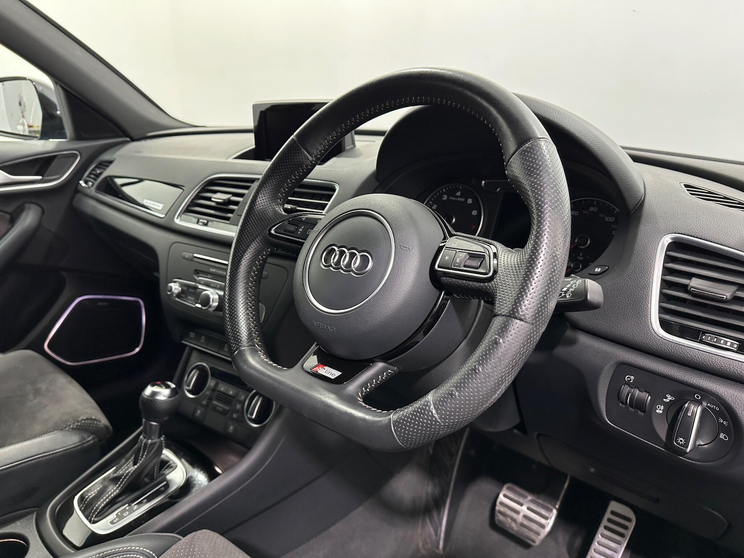 Used Audi Q3 2018 for sale - 76878821: Photo 10