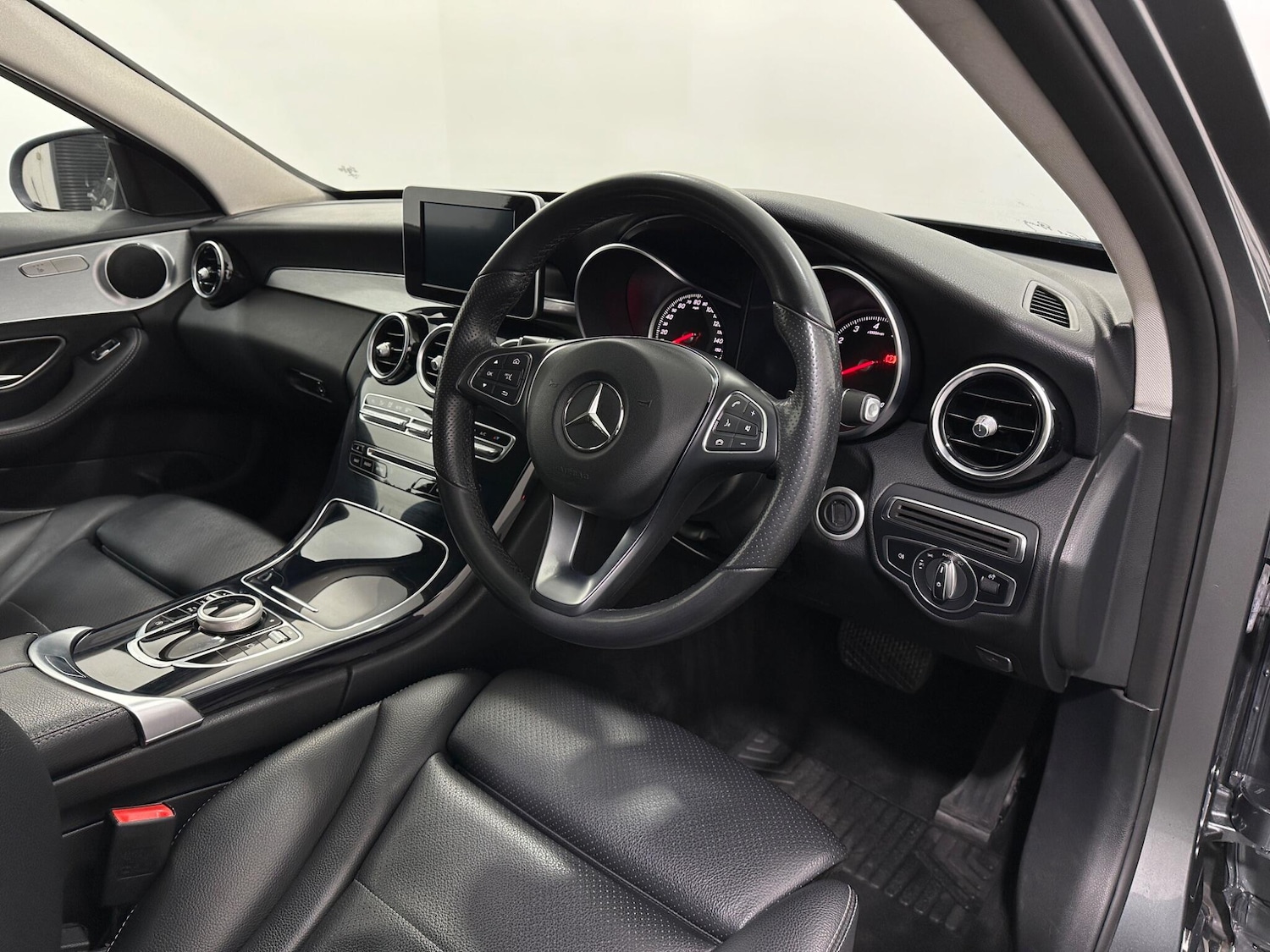 Used Mercedes-Benz C Class 2018 for sale - 77267305: Photo 10