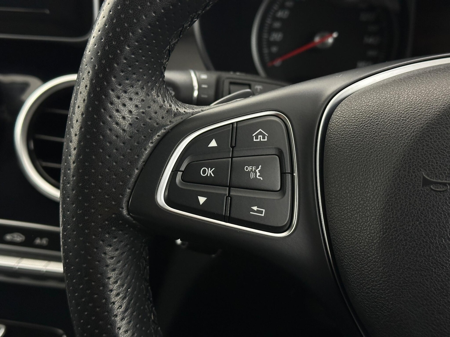 Used Mercedes-Benz C Class 2018 for sale - 77267305: Photo 14