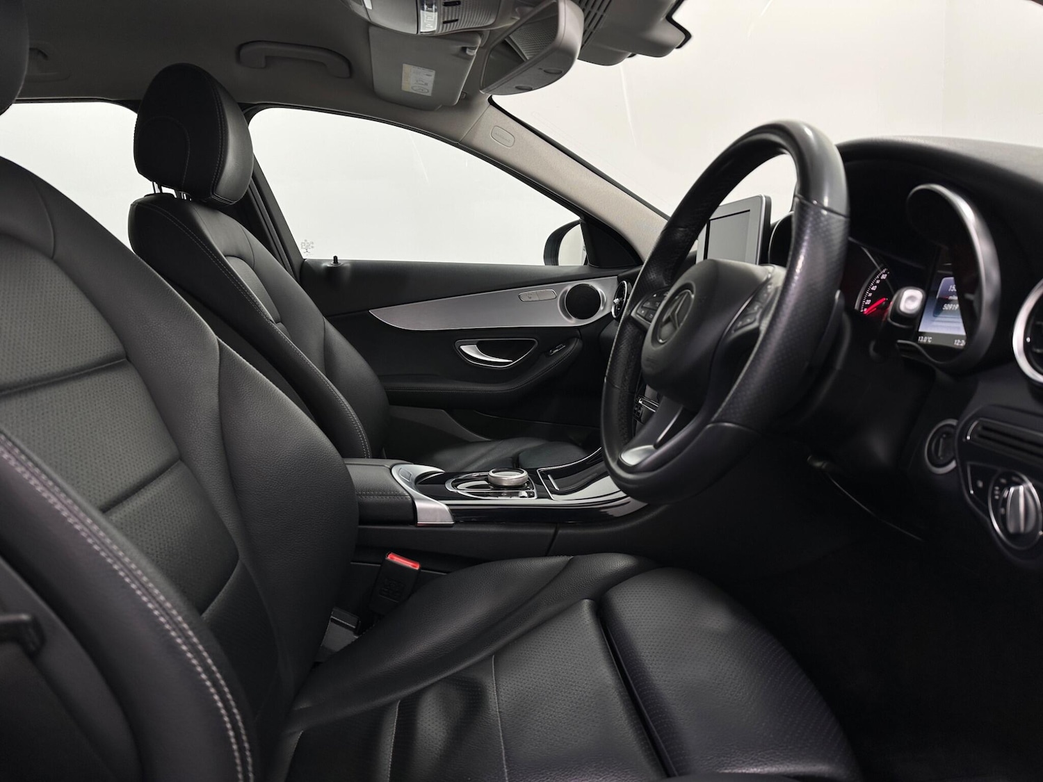 Used Mercedes-Benz C Class 2018 for sale - 77267305: Photo 32