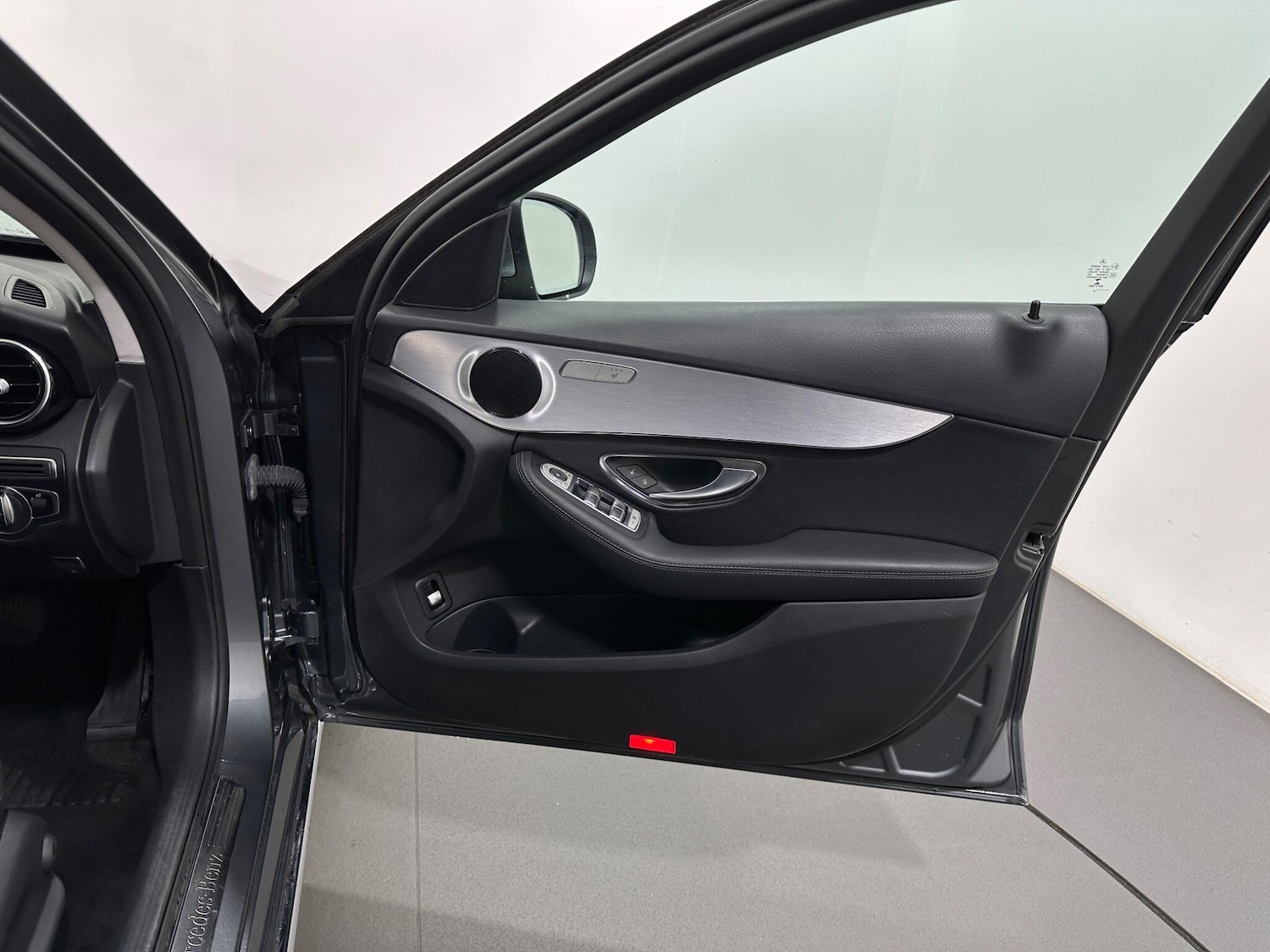 Used Mercedes-Benz C Class 2018 for sale - 77267305: Photo 34