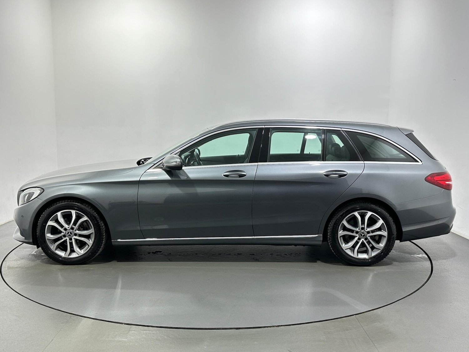 Used Mercedes-Benz C Class 2018 for sale - 77267305: Photo 5