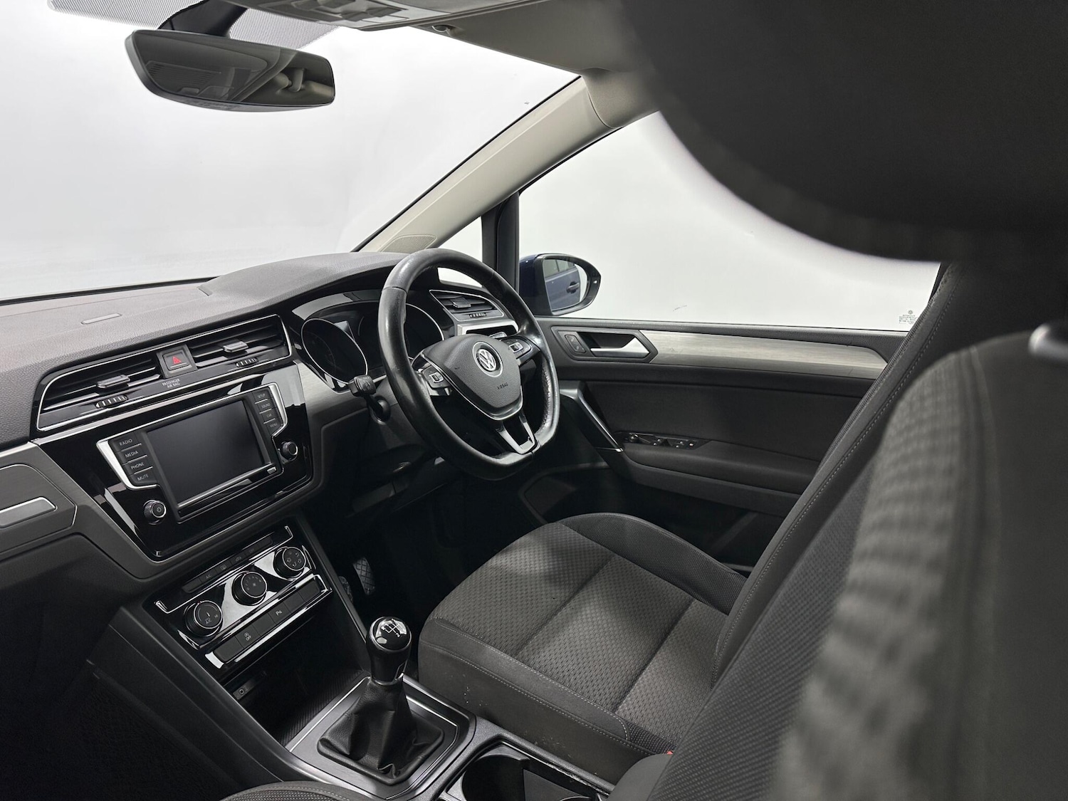 Used Volkswagen Touran 2017 for sale - 76878972: Photo 28