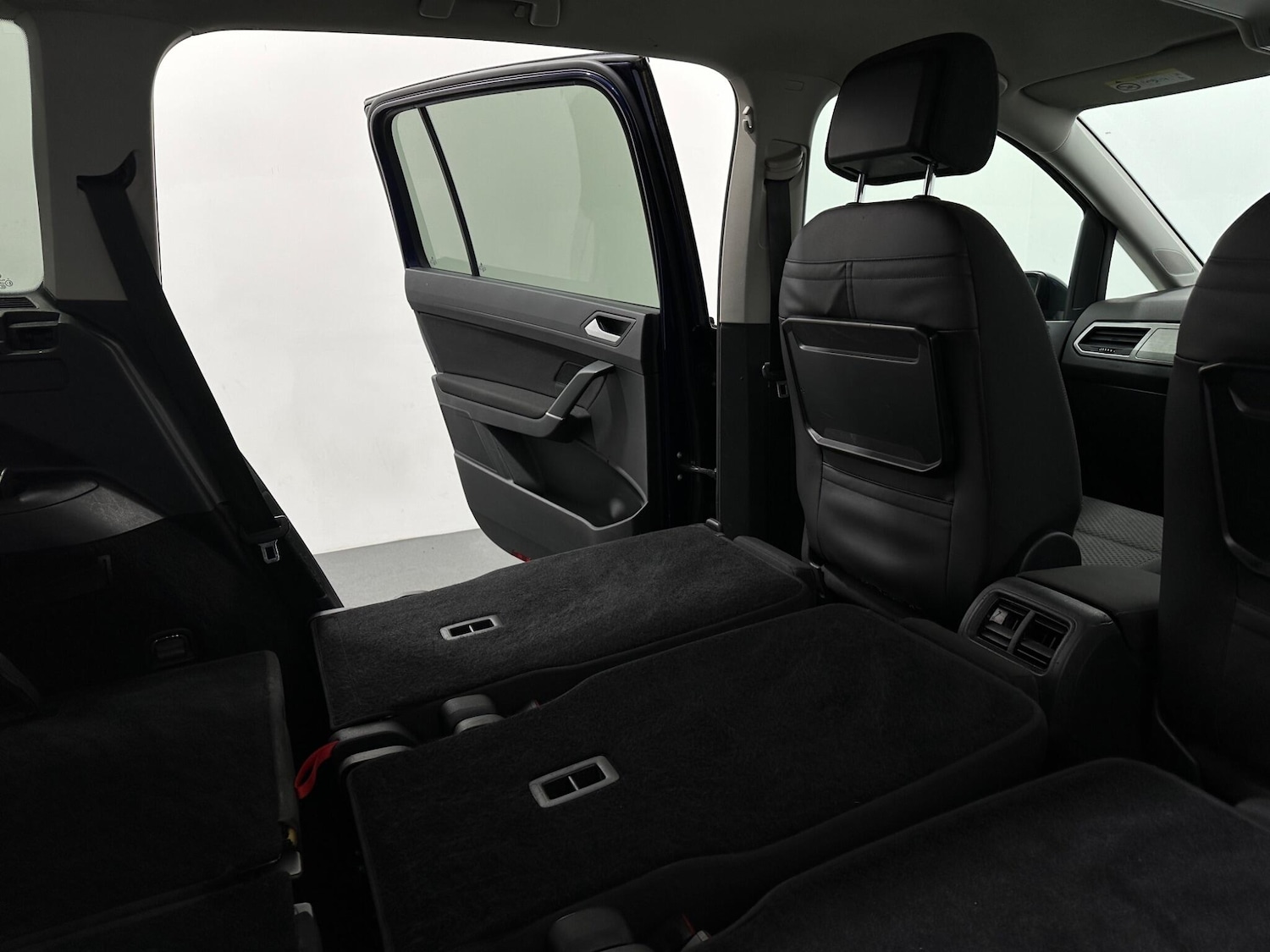 Used Volkswagen Touran 2017 for sale - 76878972: Photo 47