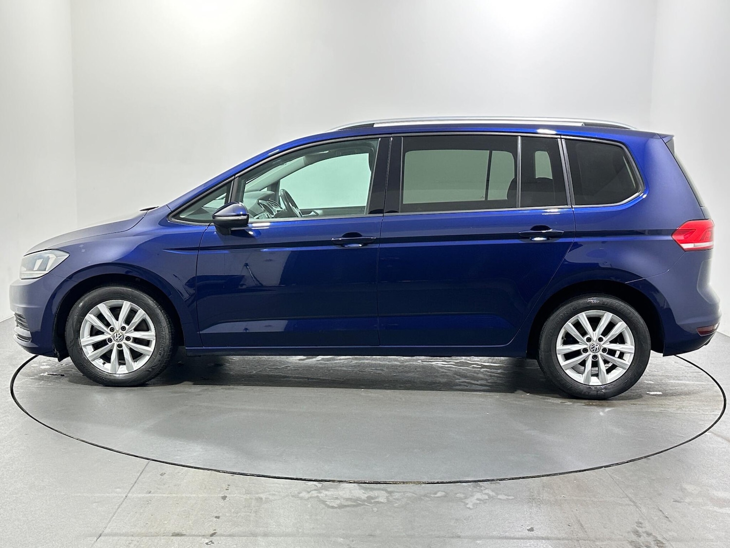 Used Volkswagen Touran 2017 for sale - 76878972: Photo 5