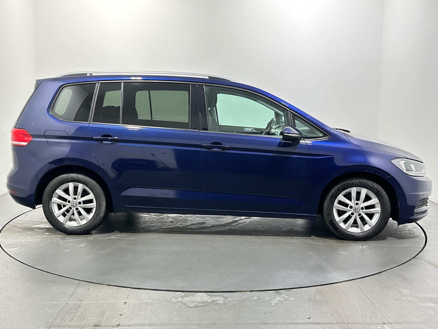 Used Volkswagen Touran 2017 for sale - 76878972: Photo 9
