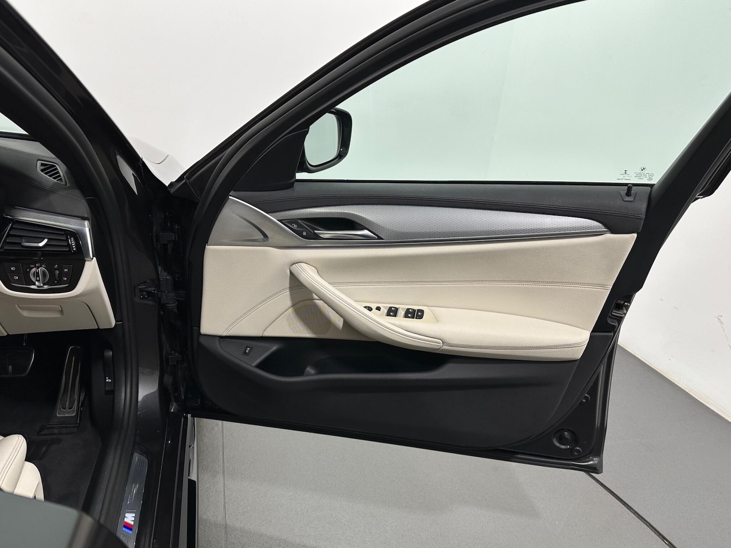 Used BMW 5 Series 2018 for sale - 76976740: Photo 33