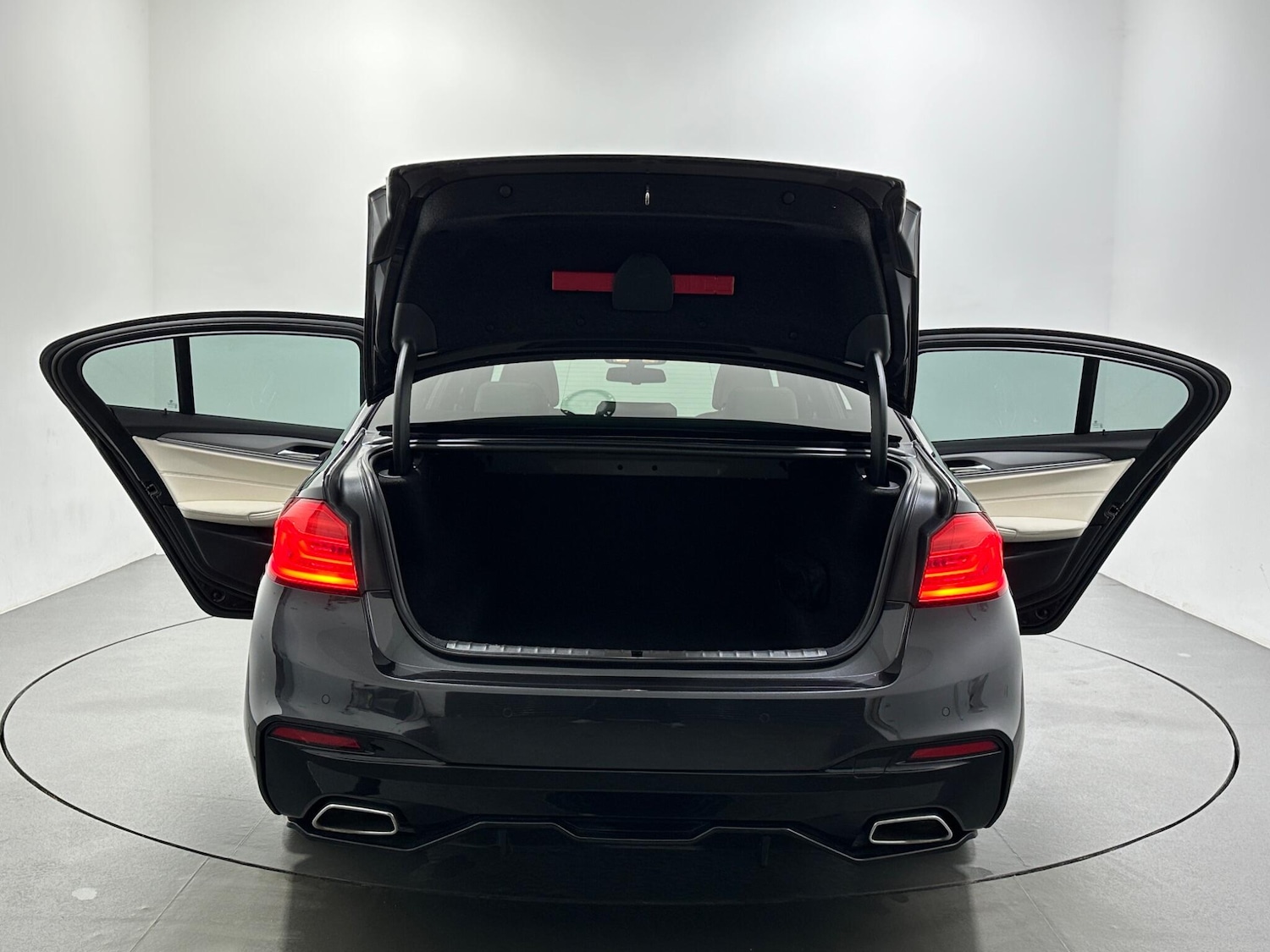 Used BMW 5 Series 2018 for sale - 76976740: Photo 45