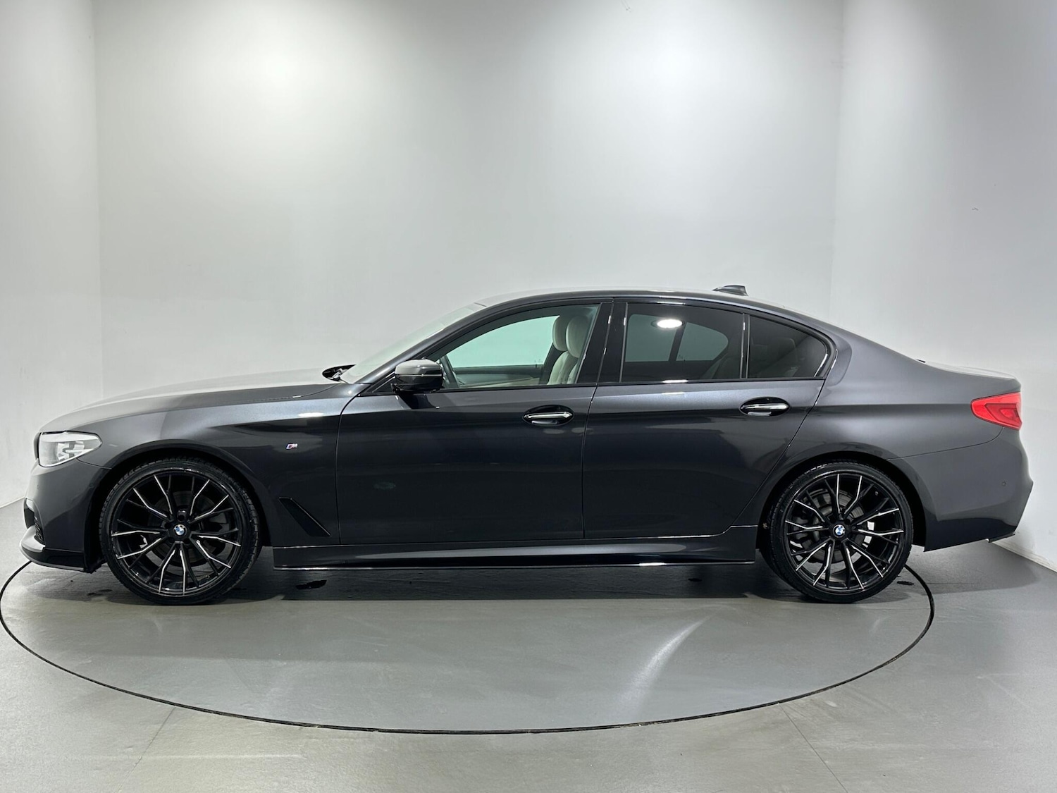 Used BMW 5 Series 2018 for sale - 76976740: Photo 5