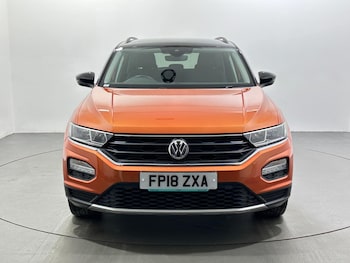 Used Volkswagen T-Roc 2018 for sale - 77230054: Photo