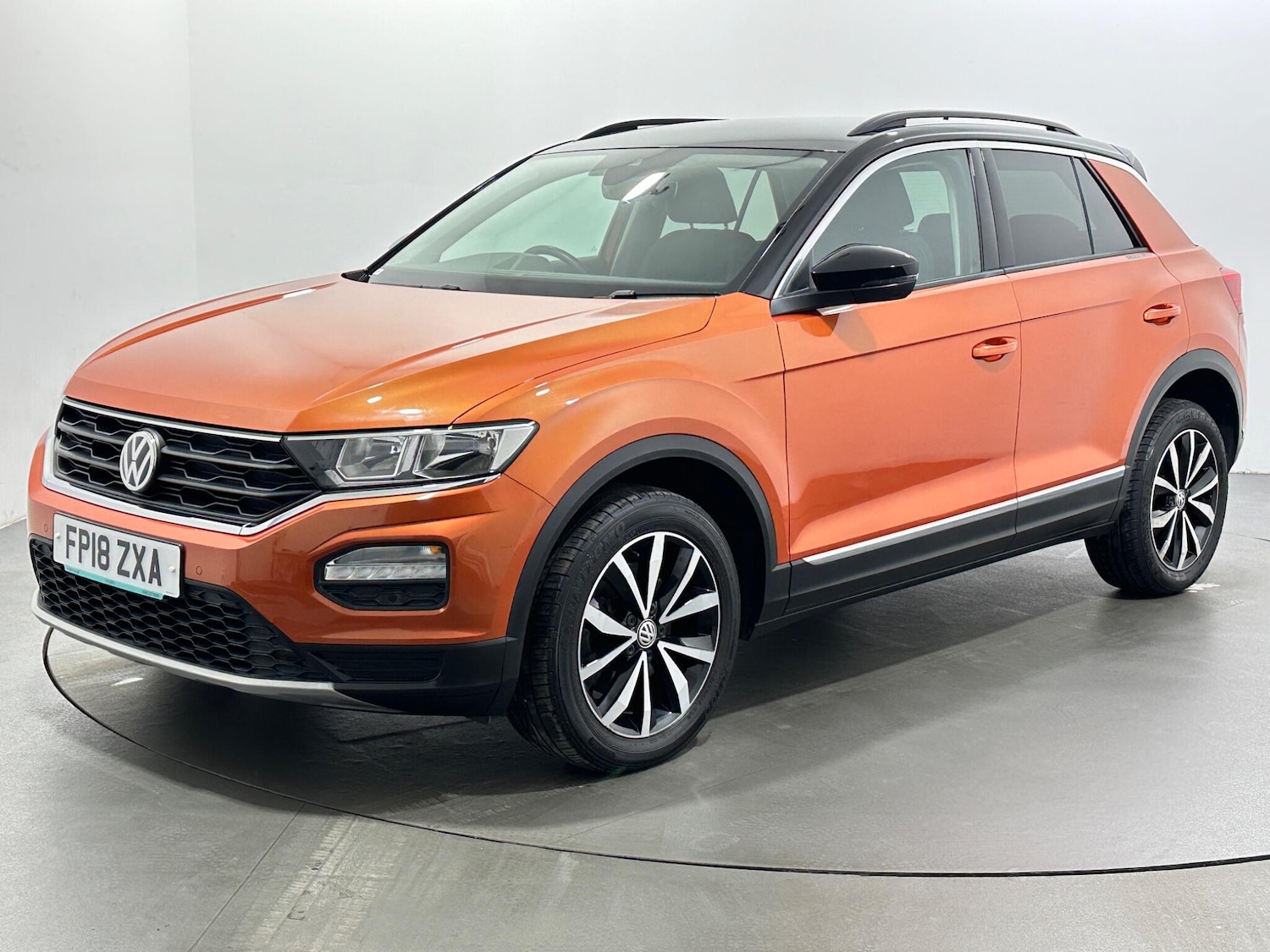 Used Volkswagen T-Roc 2018 for sale - 77230054: Photo 4