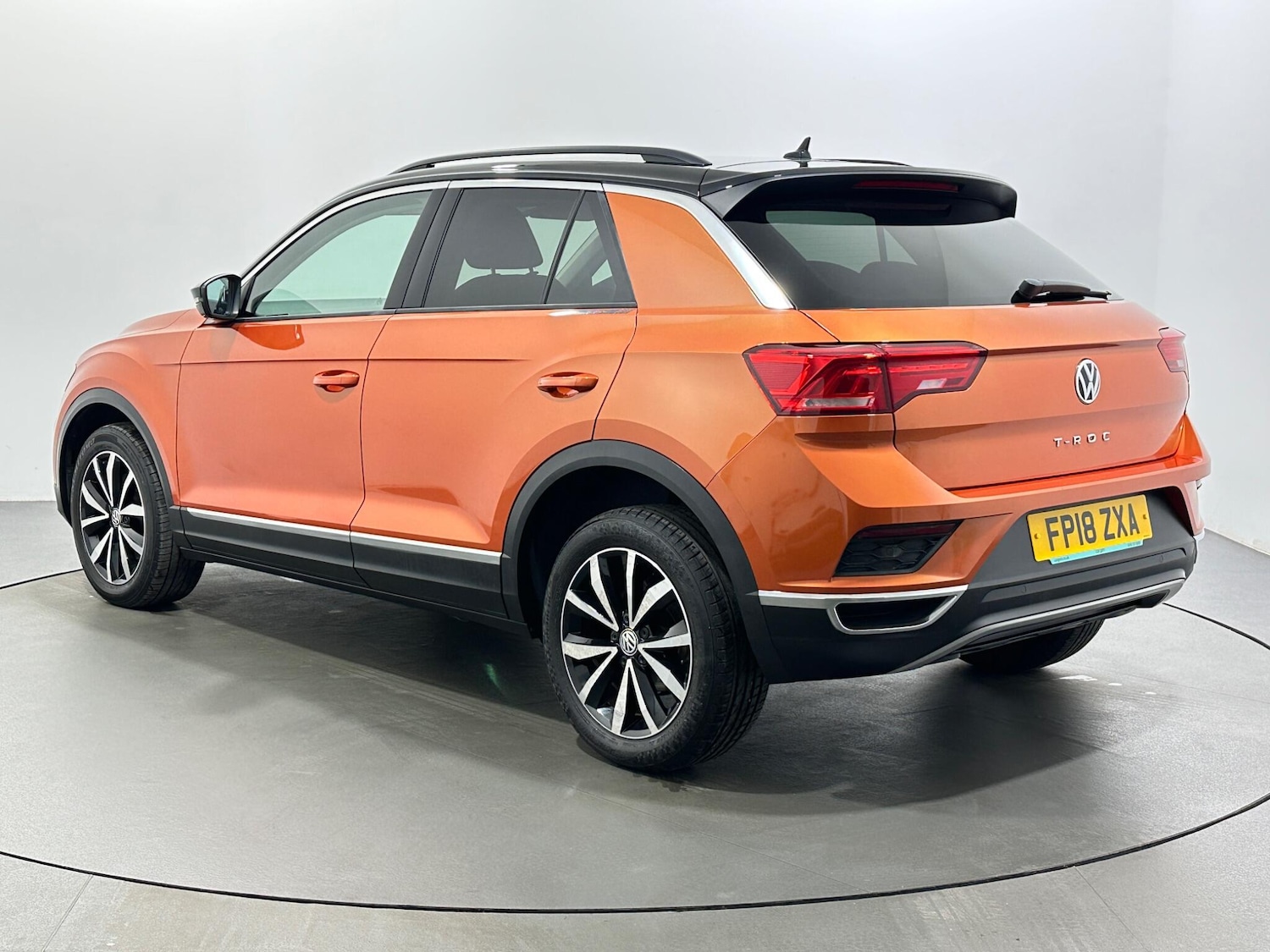Used Volkswagen T-Roc 2018 for sale - 77230054: Photo 6