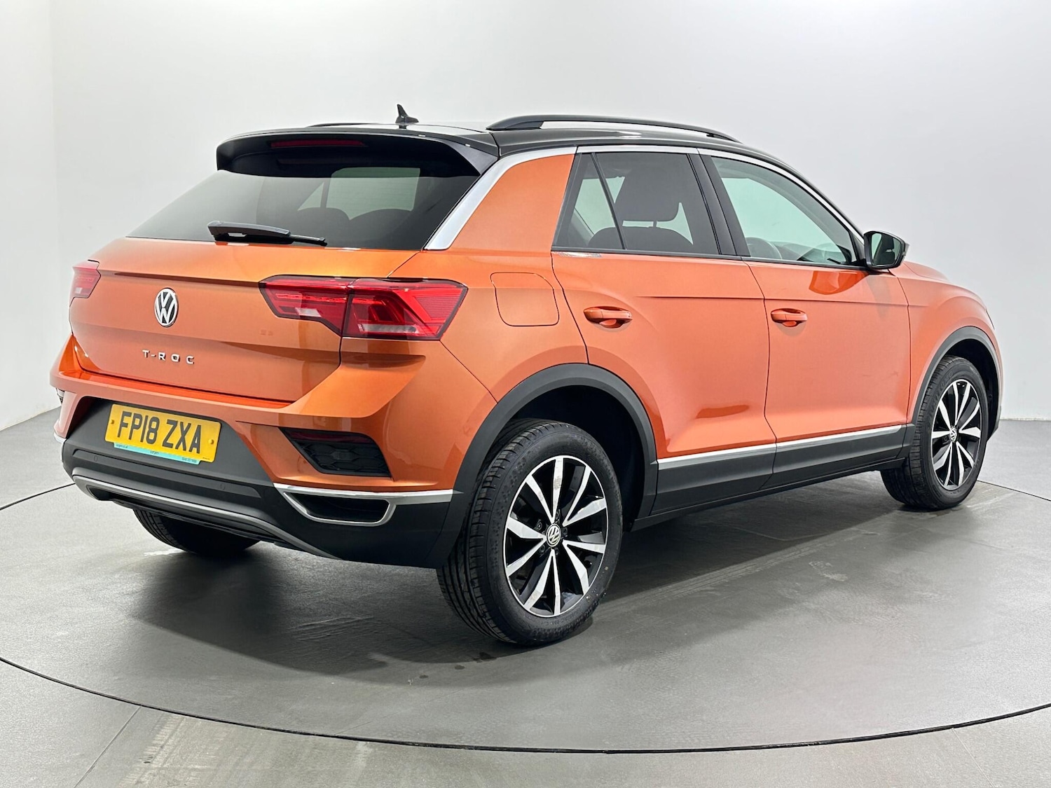 Used Volkswagen T-Roc 2018 for sale - 77230054: Photo 8
