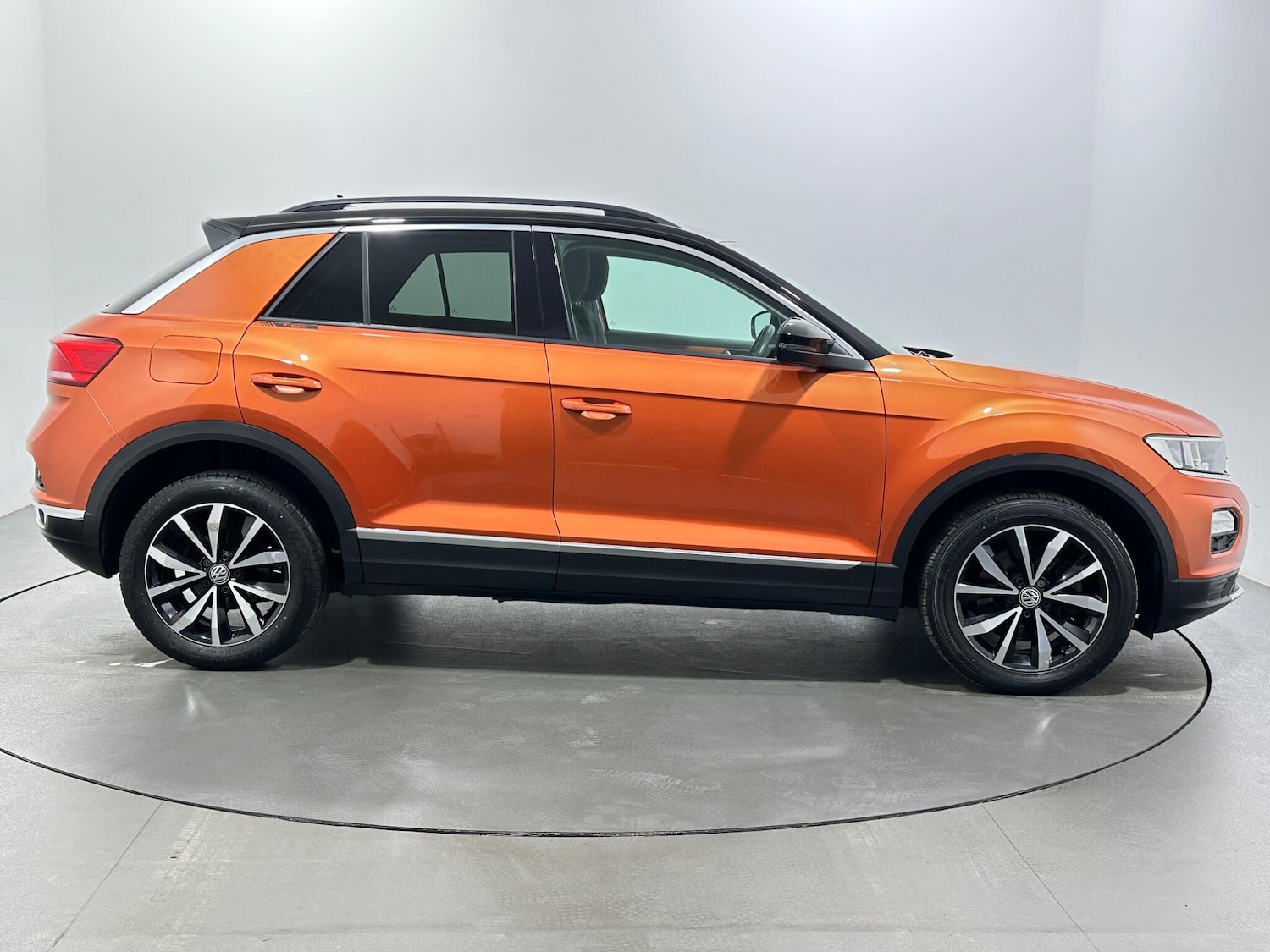 Used Volkswagen T-Roc 2018 for sale - 77230054: Photo 9