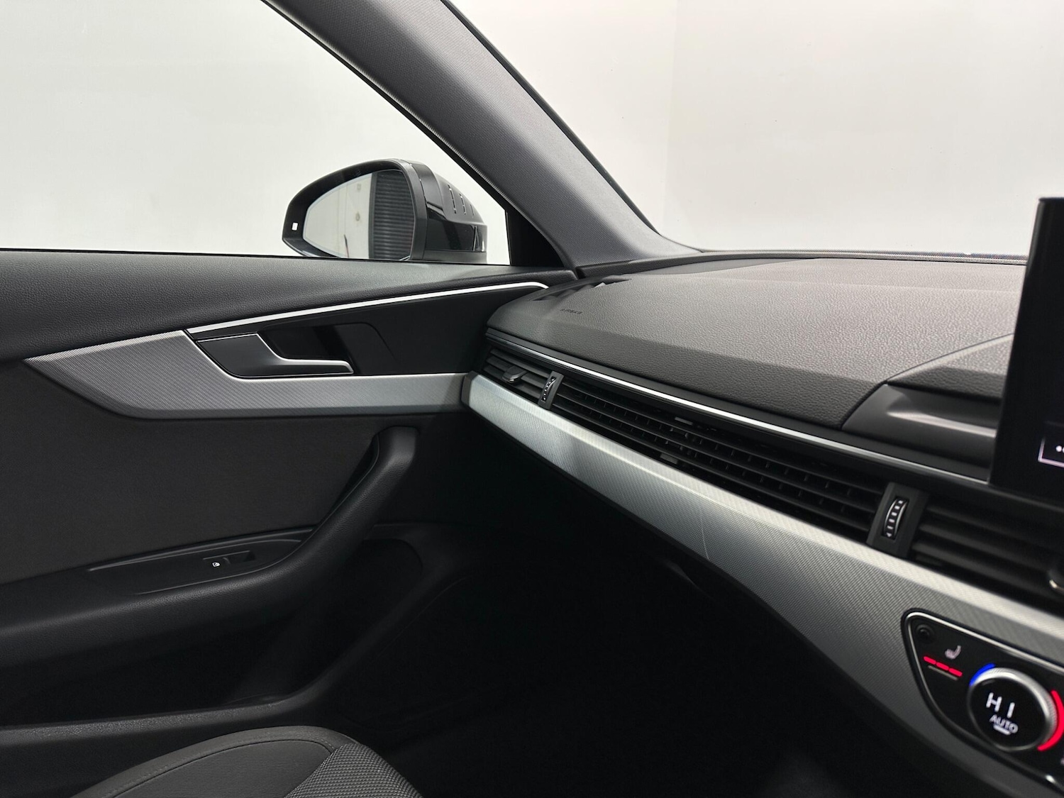 Used Audi A4 Avant for sale - 77215029: Photo 26