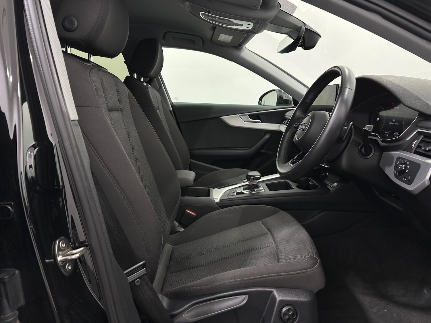 Used Audi A4 Avant for sale - 77215029: Photo 30