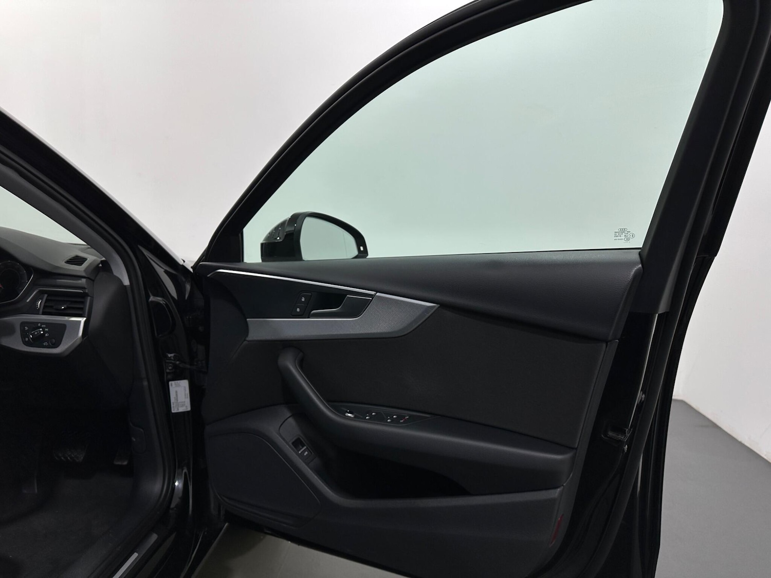 Used Audi A4 Avant for sale - 77215029: Photo 33