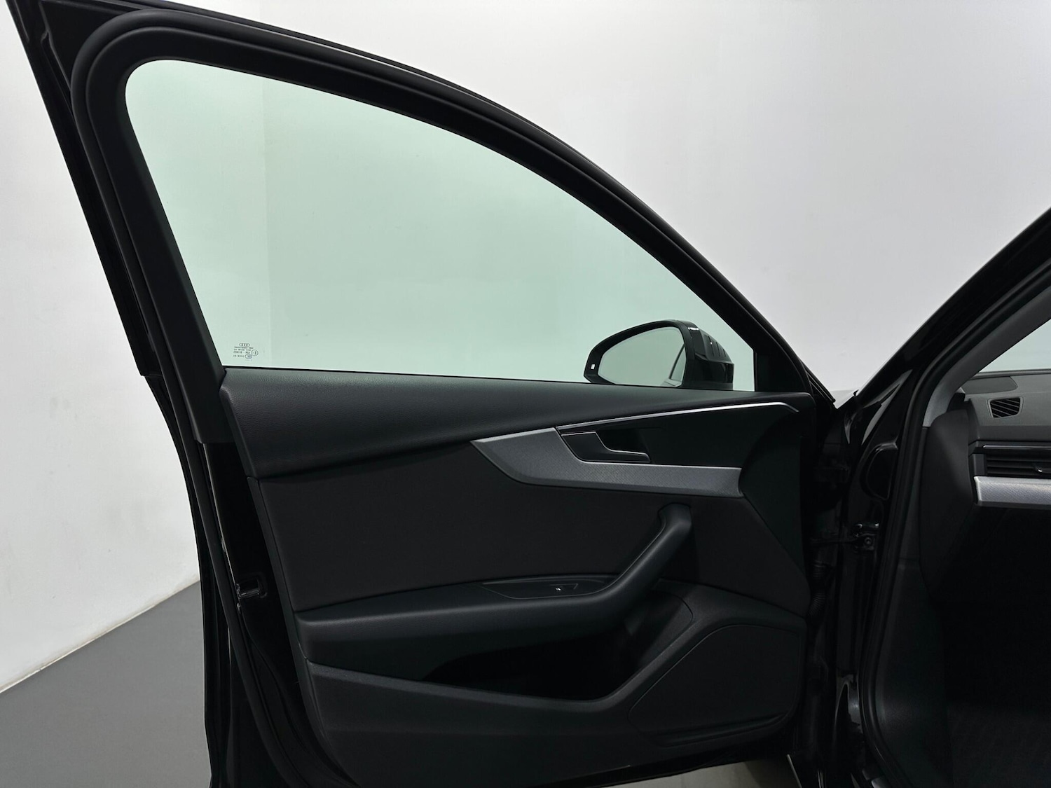 Used Audi A4 Avant for sale - 77215029: Photo 37