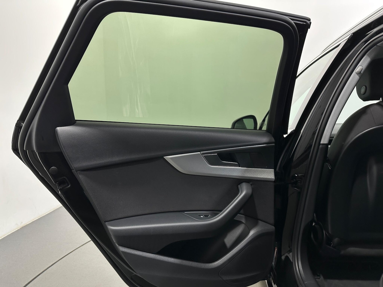 Used Audi A4 Avant for sale - 77215029: Photo 40