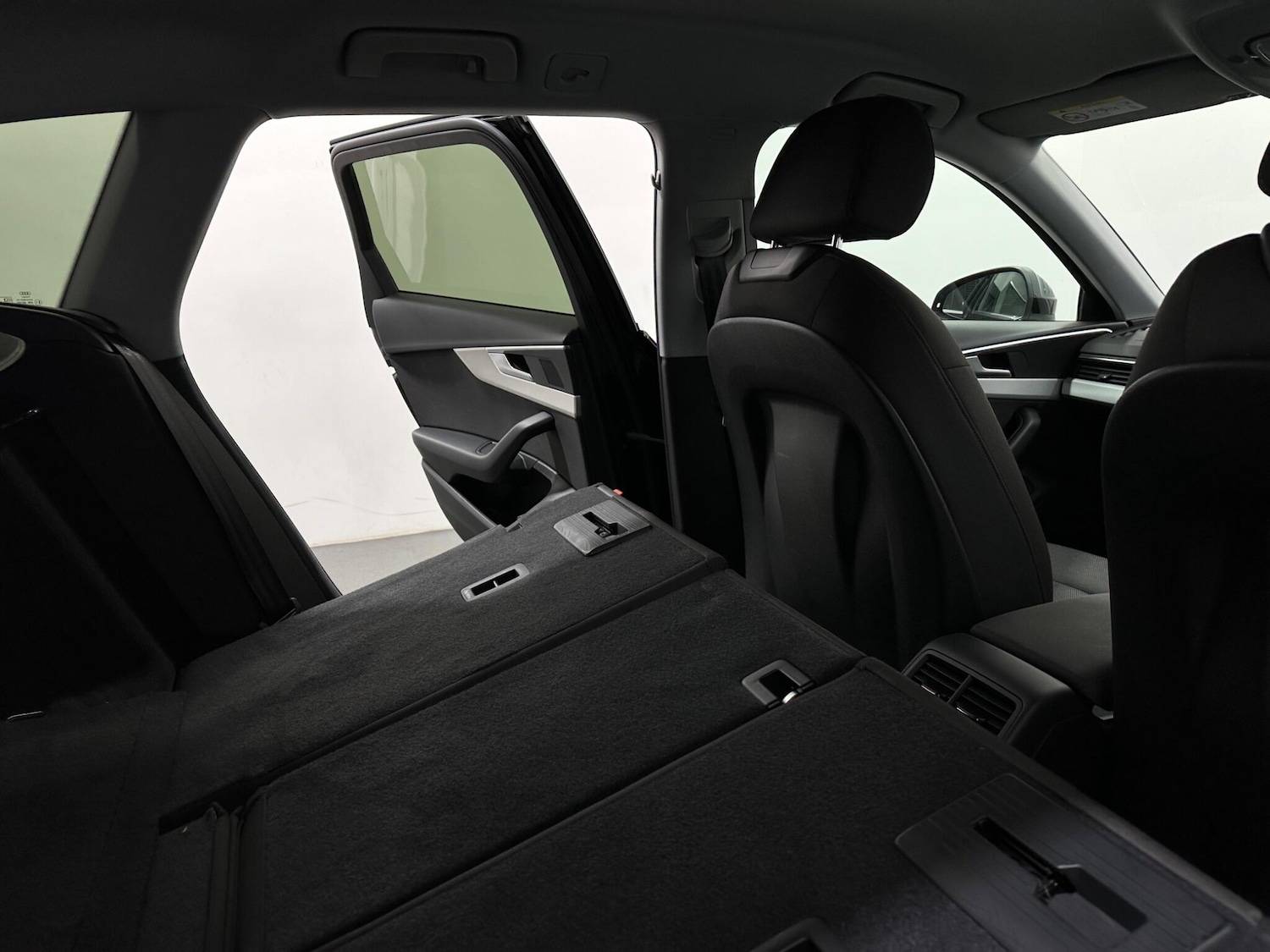 Used Audi A4 Avant for sale - 77215029: Photo 46