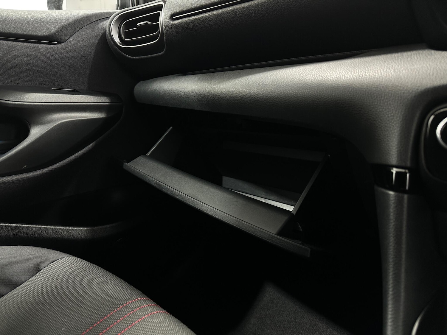 Used Toyota Yaris for sale - 77738212: Photo 26