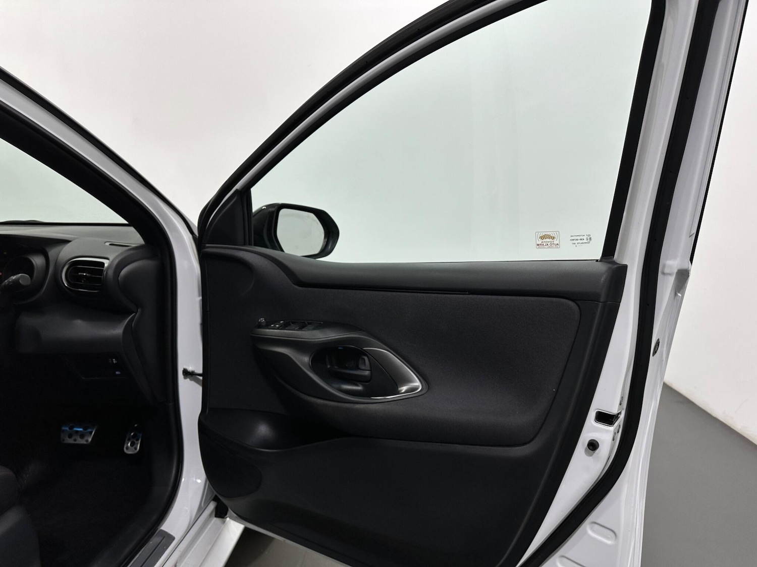 Used Toyota Yaris for sale - 77738212: Photo 32