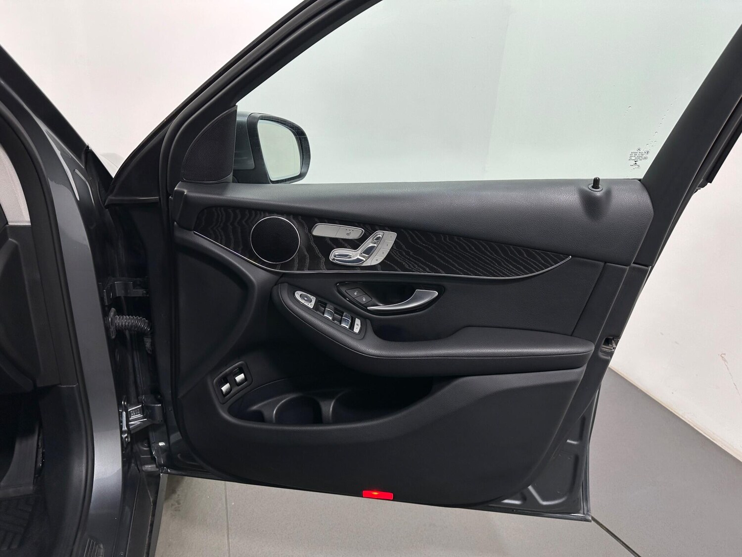 Used Mercedes-Benz GLC 2017 for sale - 77411111: Photo 35