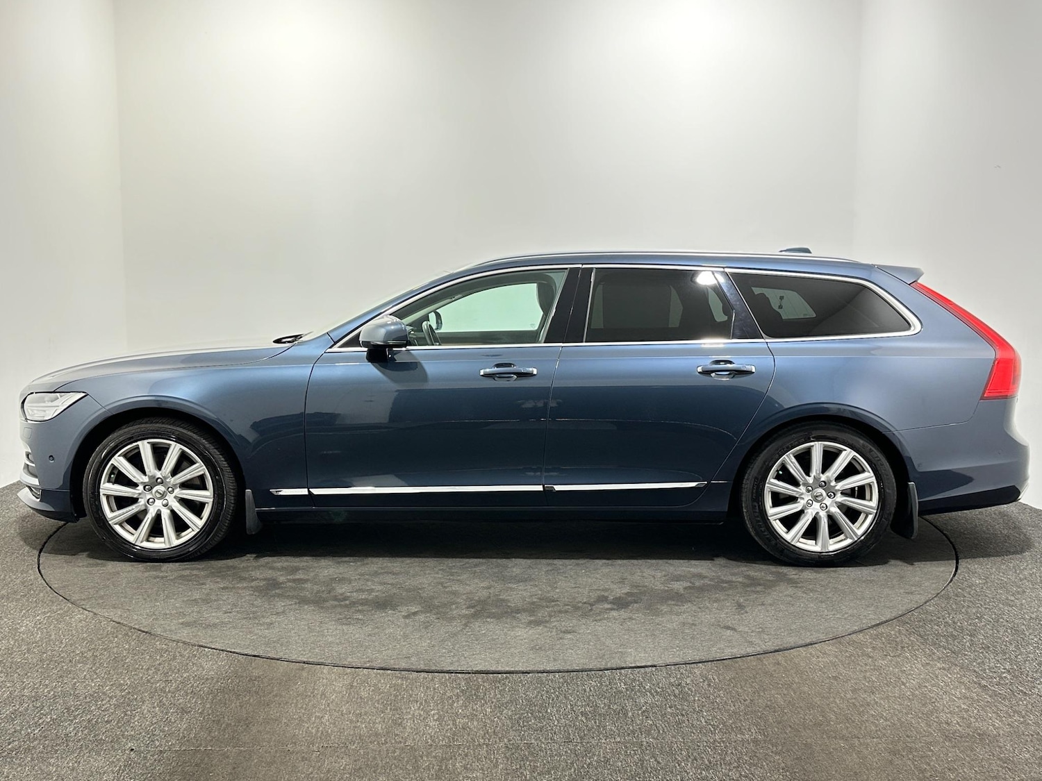 Used Volvo V90 2018 for sale - 76878488: Photo 5