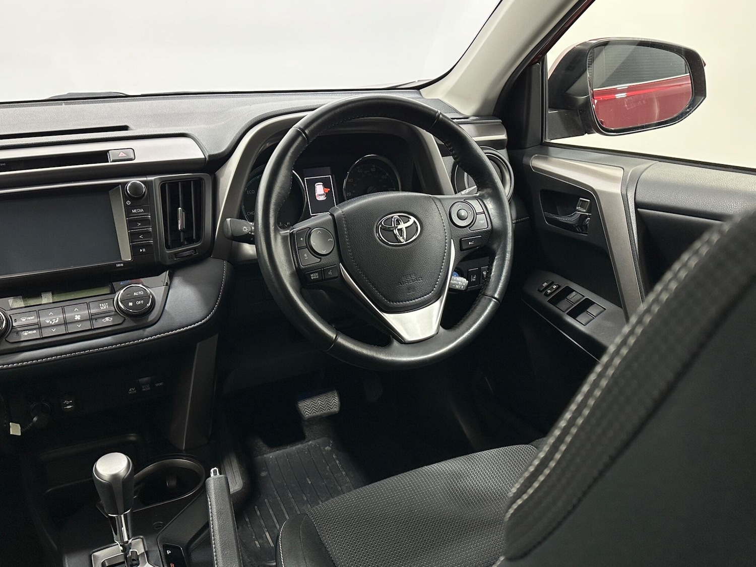 Used Toyota RAV4 2018 for sale - 77016120: Photo 11