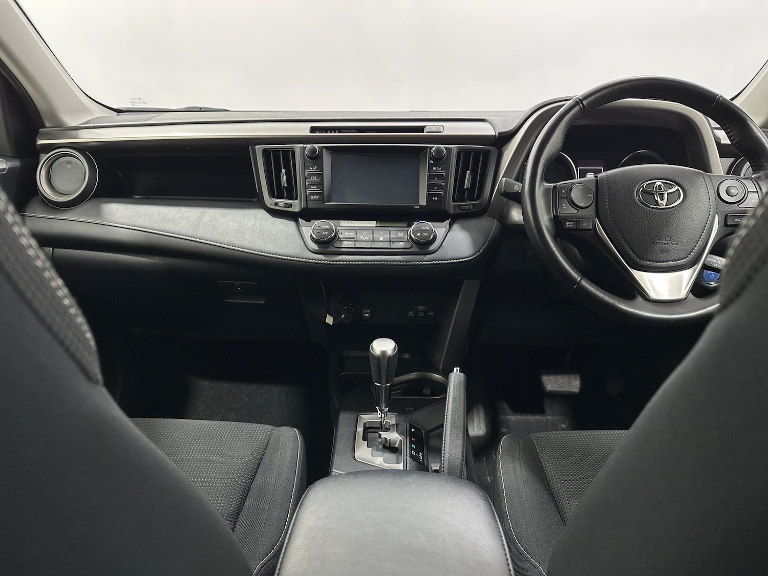 Used Toyota RAV4 2018 for sale - 77016120: Photo 18