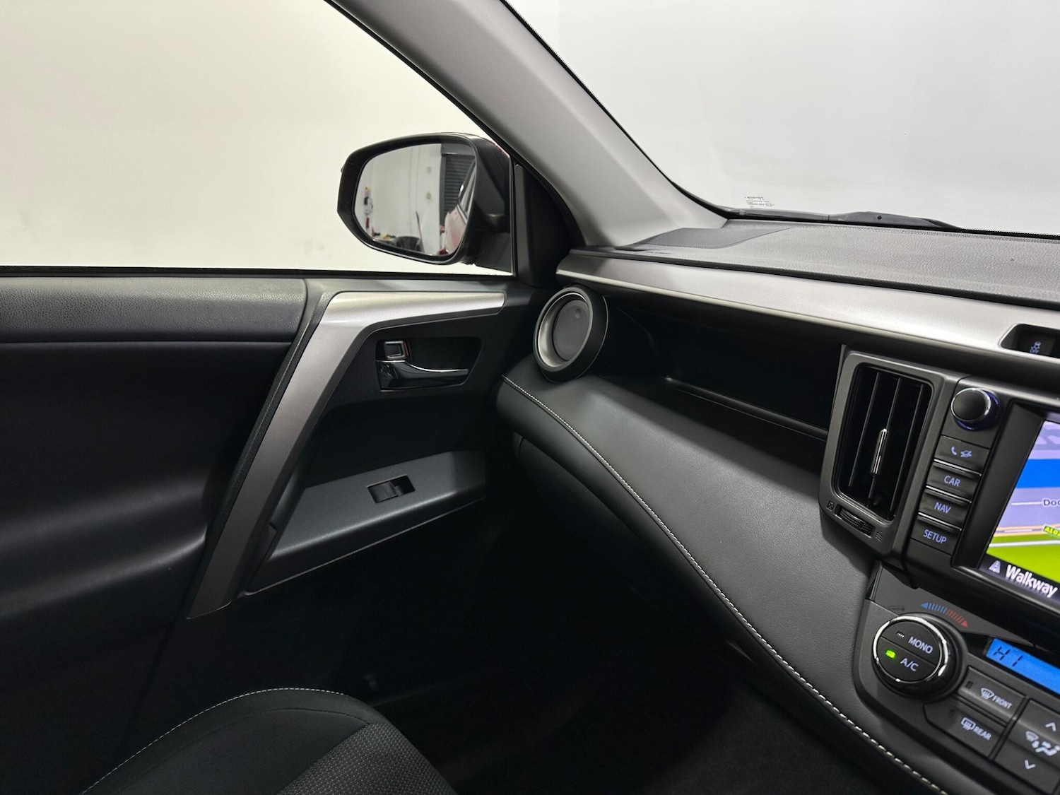 Used Toyota RAV4 2018 for sale - 77016120: Photo 23