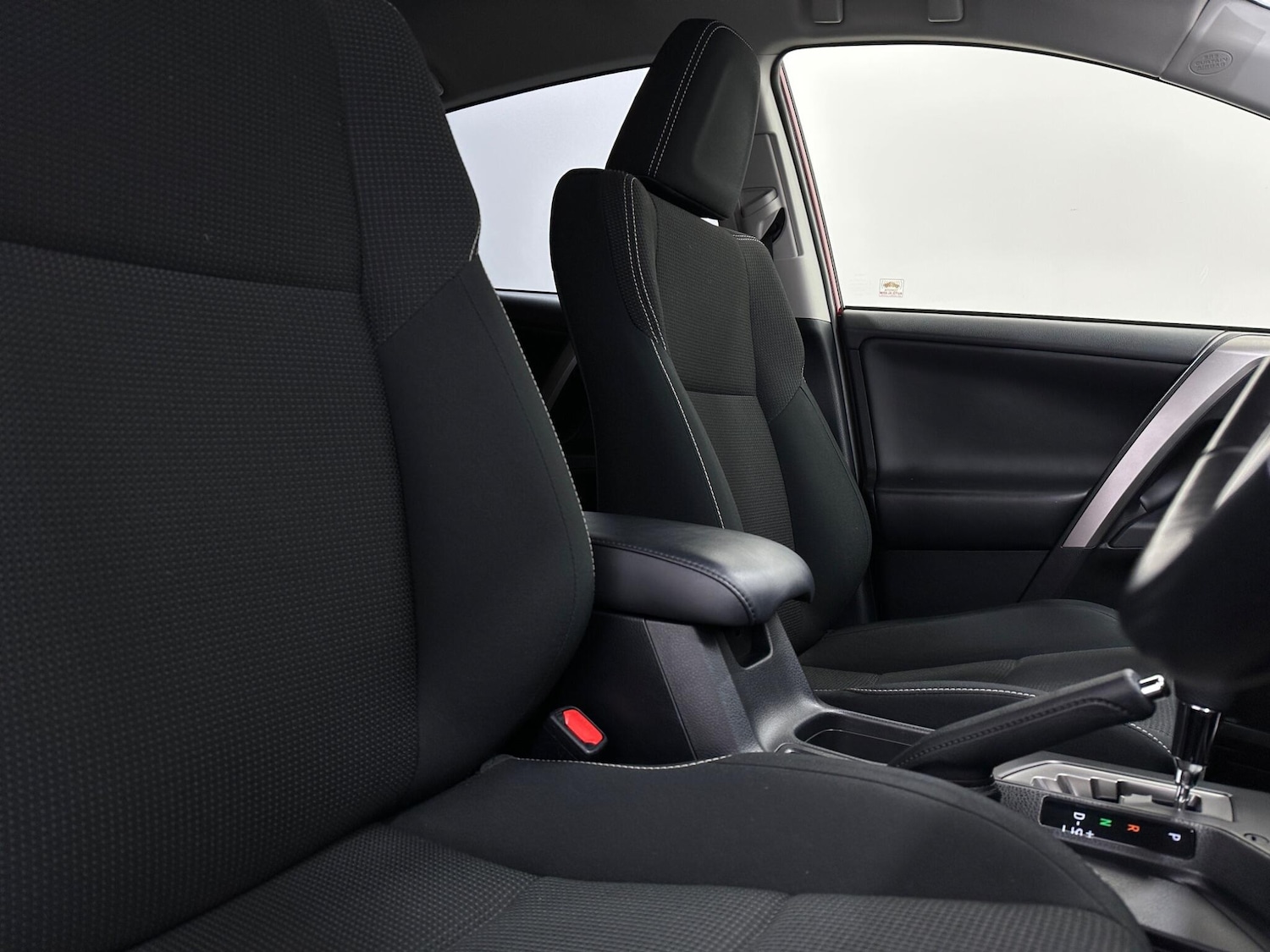 Used Toyota RAV4 2018 for sale - 77016120: Photo 28