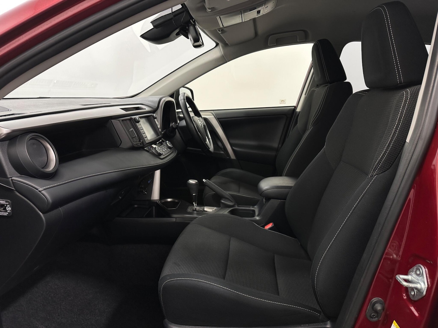 Used Toyota RAV4 2018 for sale - 77016120: Photo 31