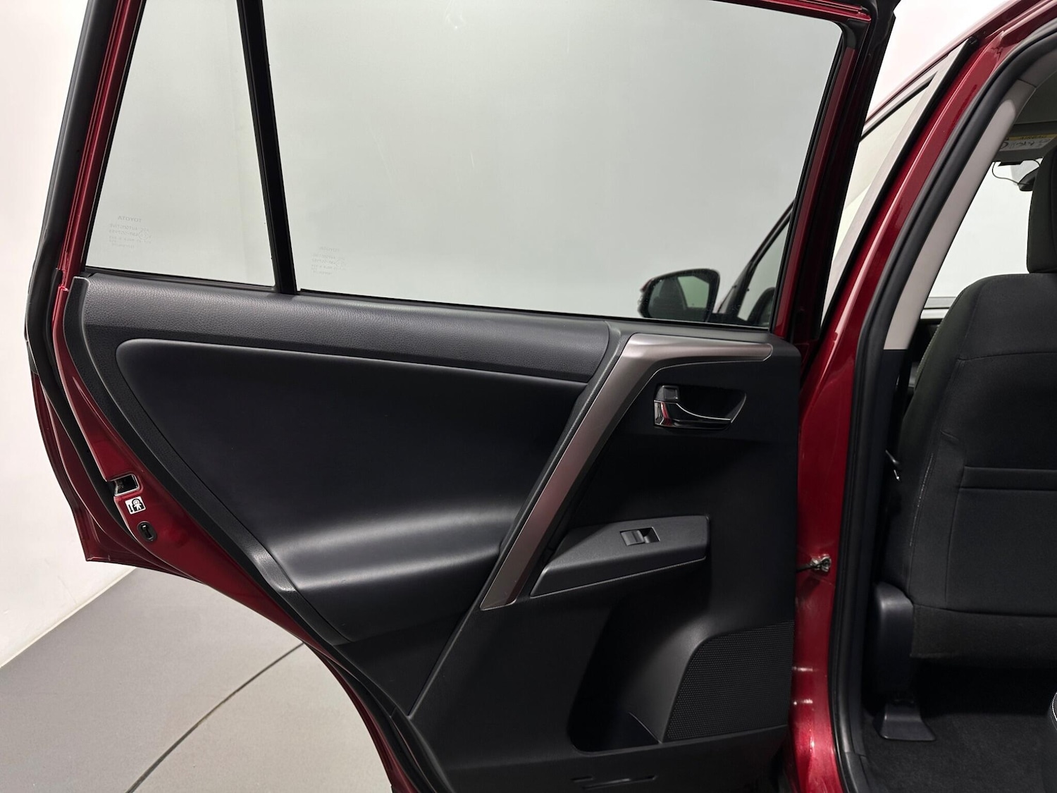 Used Toyota RAV4 2018 for sale - 77016120: Photo 37